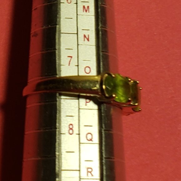 Vintage 14 K Gold 3 Stone Peridot women's ring - Picture 2 of 4